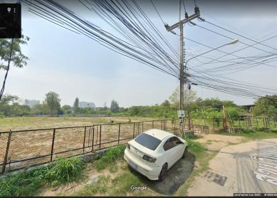Land for sale in community areas near the road near the sea, Naklua, Banglamung, Pattaya.  Land 2 rai.