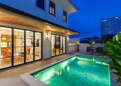 Beautiful pool villa for sale near the sea Decorated with premium quality, Jomtien, Pattaya, special price.