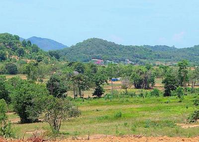 Land for sale, Thong Mungkorn, mountain view, Khao Chi Chan, Na Jomtien, Sattahip, Chonburi.  Land 9 Rai 71.5 Sq Wa