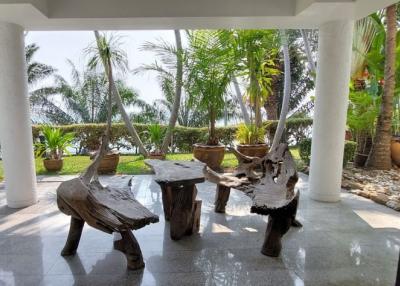 Beachfront pool villa, special price, sea view balcony 10 meters from the beach Baan Rim Pha, Wong Amat Beach, Pattaya