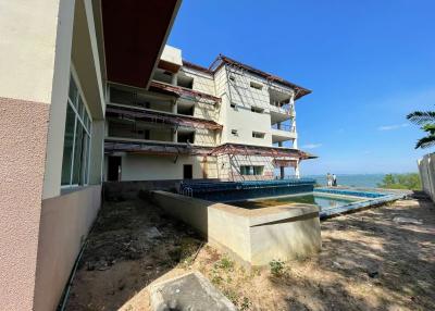 Beach hotel for sale in Pattaya, Naklua Soi 12, with a hotel license Land 1 rai