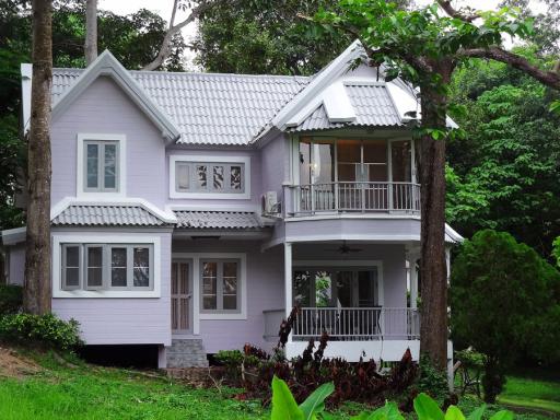 Urgent, urgent, 2 storey detached house for sale in the midst of the nature of the mountains, Rayong