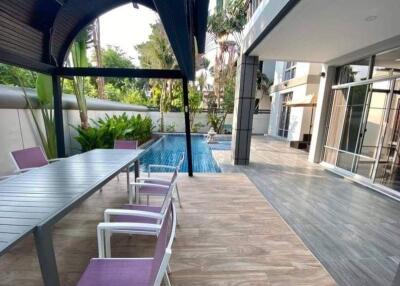 Sale ​​and rent a house in the project The house is very secure, very good location, 2 storey detached house, Na Jomtien, Pattaya.