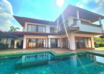 Luxury house for sale with private swimming pool, furniture and home appliances. At Phoenix Golf Course Pattaya