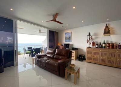 Apartment 3 bedrooms, 3 bathrooms, spacious area, beautiful room, next to the sea, club atmosphere. People who live here love peace and comfort. Bang Saray, Sattahip, Chonburi