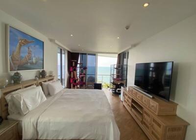Apartment 3 bedrooms, 3 bathrooms, spacious area, beautiful room, next to the sea, club atmosphere. People who live here love peace and comfort. Bang Saray, Sattahip, Chonburi