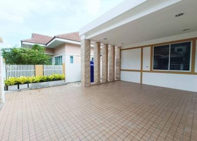 Sale ​​and rent a single house On a very wide area, fully furnished, wide lawn, Nong Pla Lai, Bang Lamung, Chonburi