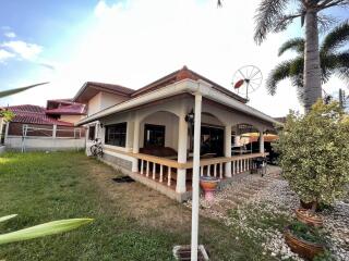 House for sale on the beach, can walk to the sea, 500 meters away, Na Jomtien, Pattaya