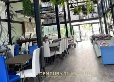 Land with food. Another beautiful beachside modern loft style restaurant in Pattaya. Special price. Na Jomtien Pattaya