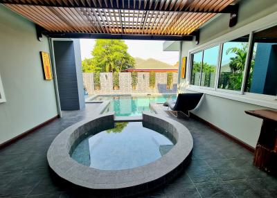 Luxury house for sale with furniture and appliances. There is a large private swimming pool. with Jacuzzi Near Mab Prachan Reservoir, Nong Prue, Pattaya