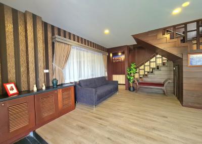 Luxury house for sale with furniture and appliances. There is a large private swimming pool. with Jacuzzi Near Mab Prachan Reservoir, Nong Prue, Pattaya