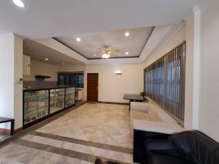Single-storey detached house for sale in the heart of the city, Pattaya, seaside village, special price
