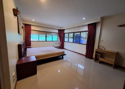 Single-storey detached house for sale in the heart of the city, Pattaya, seaside village, special price