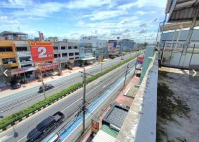 Commercial building for sale, 2 booths, 3 and a half floors Plub Phla Intersection, Phraya Satja Road Connected to the Cholamas Bridge along the Chonburi Sea.