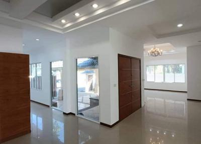 Single house, beautiful, large area Comes with a private pool, large house, Takhian Tia, Pattaya