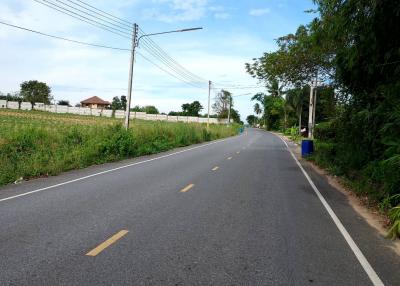 Land for sale in Pong, Bang Lamung, Chonburi Land 31 Rai 1 Ngan 56 Square Wa.