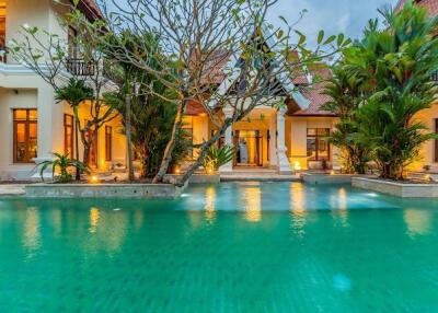 The ultimate luxury villa comes with a private yacht dock. Special price from 75 million baht to only 69 million baht.