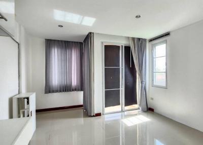 Townhouse for sale, 3 bedrooms, 4 bathrooms Special price near Sukhumvit, Khao Talo, Pattaya