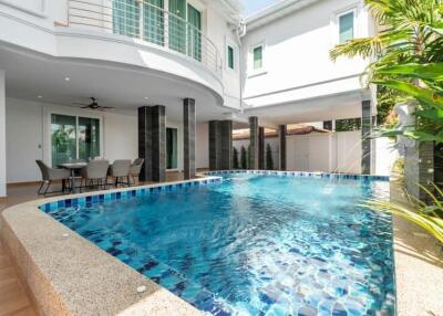 New pool villa in the heart of Pattaya City, private pool, best price Thepprasit, South Pattaya