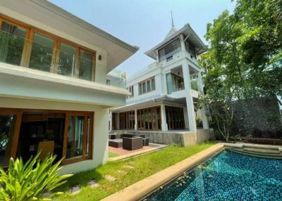 House and land for sale on the best location on Wong Beach, Pattaya.
