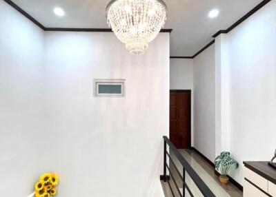 2-storey townhouse behind the corner of Jomtien beach, ready to move in, special price, Soi Wat Boonkanchana