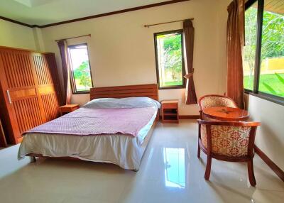 Luxury pool villa for sale. wide area Beautiful house, great price Sattahip Chonburi Near Sukhumvit Road, only 200 meters