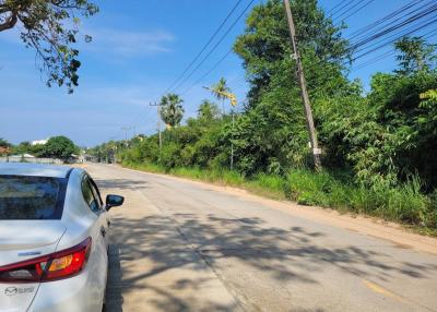Big plot of land for sale Next to concrete road, Thung Klom, Tan Man, Nong Prue, Bang Lamung, Chonburi