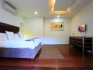 House for sale, pool villa, beautiful, luxurious, look expensive, good location, near Walking Street, Pattaya