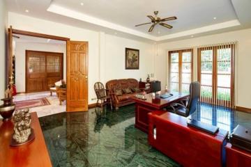 Luxury pool villa, good atmosphere, complete facilities. Meet the lifestyle of urban people like you