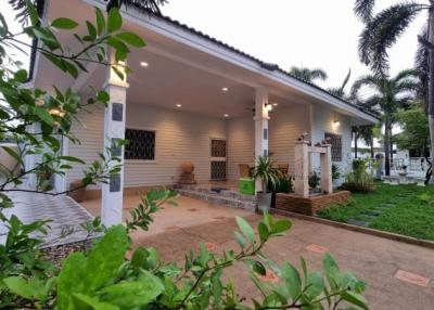 Beautiful house, good location, resort style and tropical near the motorway