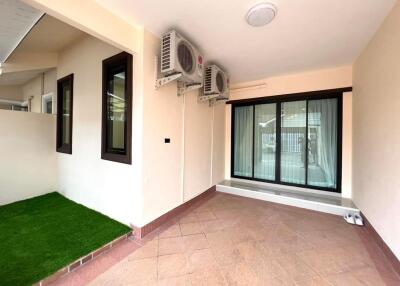 Single storey townhouse for sale. Fully furnished, Chokchai Soi Khao Noi / Khao Talo Pattaya, great price