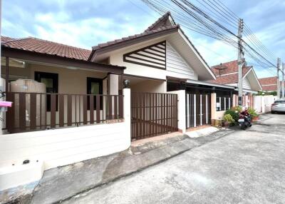 Single storey townhouse for sale. Fully furnished, Chokchai Soi Khao Noi / Khao Talo Pattaya, great price