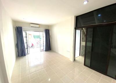 Townhouse for sale, 2 floors, 3 bedrooms. Great price, Soi Siam Country Club Pattaya