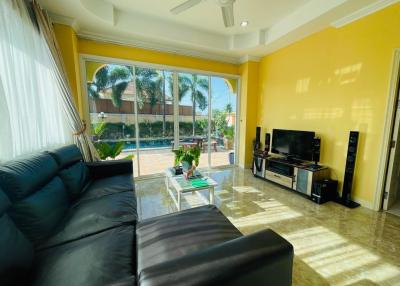 house for sale with swimming pool The house is high on the hill, Nong Ket Yai, Pattaya.