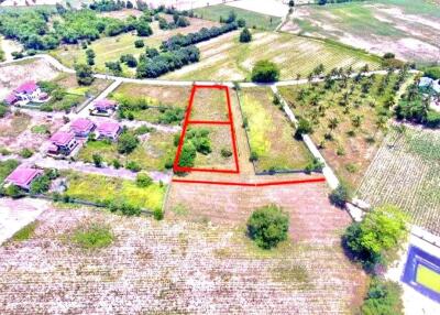 Land for sale, a raised plot on the road, mountain view, near Huai Tu Bang Saray Reservoir, Sattahip.