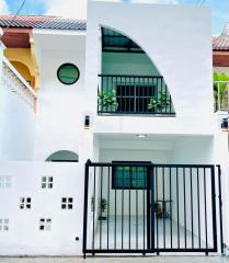 2 storey townhouse for sale, Soi Noen Plub Wan, next to the railway, great price