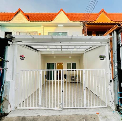 2 storey townhouse for sale, Soi Nern Plub Wan, Pattaya, buy today, lots of free gifts!!