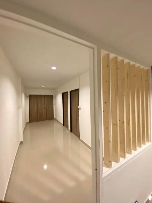 Townhouse for sale in the heart of the city, Central Pattaya, corner townhouse, wide area Location is very good