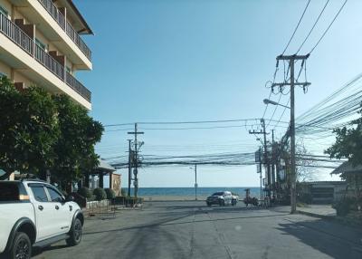 Urgent sale  Commercial building  Good location, near the sea, only 700 metersvery good price