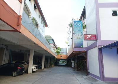 Urgent sale  Commercial building  Good location, near the sea, only 700 metersvery good price