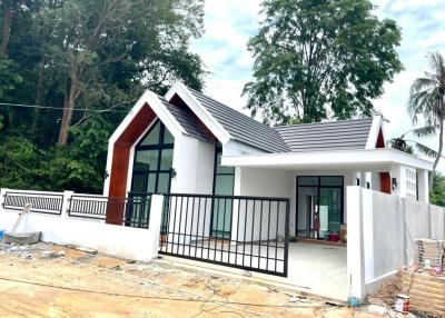 Three-bedroom Nordic style single-family house Parking for 1-2 cars Nice environment and atmosphere, Nong Pla Lai, Pattaya. Book today to receive discounts and many freebies.