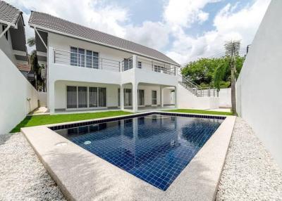 Baan Plu Villa Ready to move in, location, Huay Yai zone, Pattaya  4 bedrooms 4 bathrooms kitchen