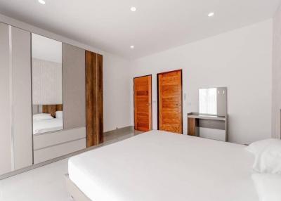 Baan Plu Villa Ready to move in, location, Huay Yai zone, Pattaya  4 bedrooms 4 bathrooms kitchen