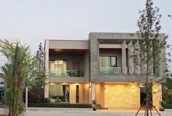 House style Luxury Modern Pool Villa 2 floors Madcha Nirvana Pattaya special price 12.99 million baht.