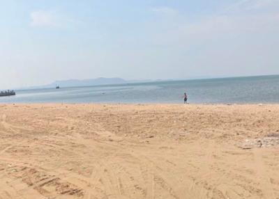 Land for sale by the sea, private beach, no road, Na Jomtien - Pattaya.