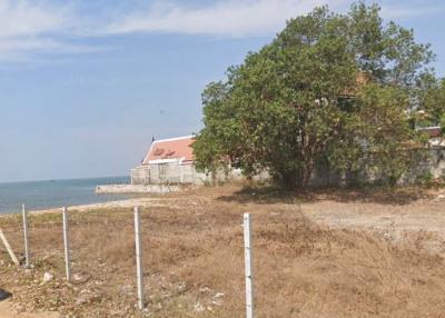 Land for sale by the sea, private beach, no road, Na Jomtien - Pattaya.