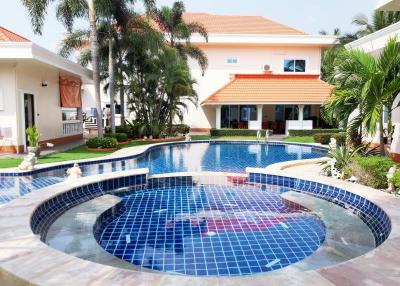 Sale  the latest luxury pool view. Big house, fully furnished, area 1 rai, Map Prachan, Pattaya.