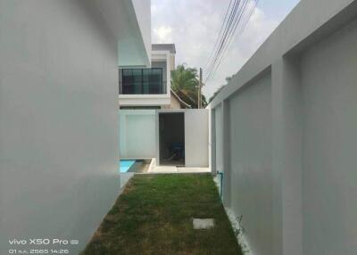 Semi detached house, good location, near motorway Nong Pla Lai area.