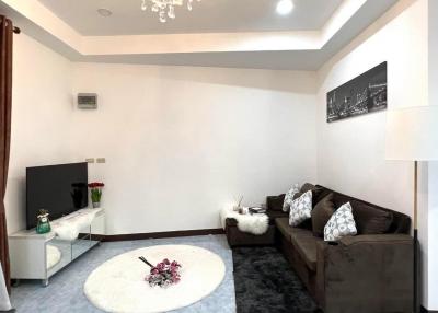 Townhouse in the corner of Pattaya for sale with furniture. Price 2,250,000 baht
