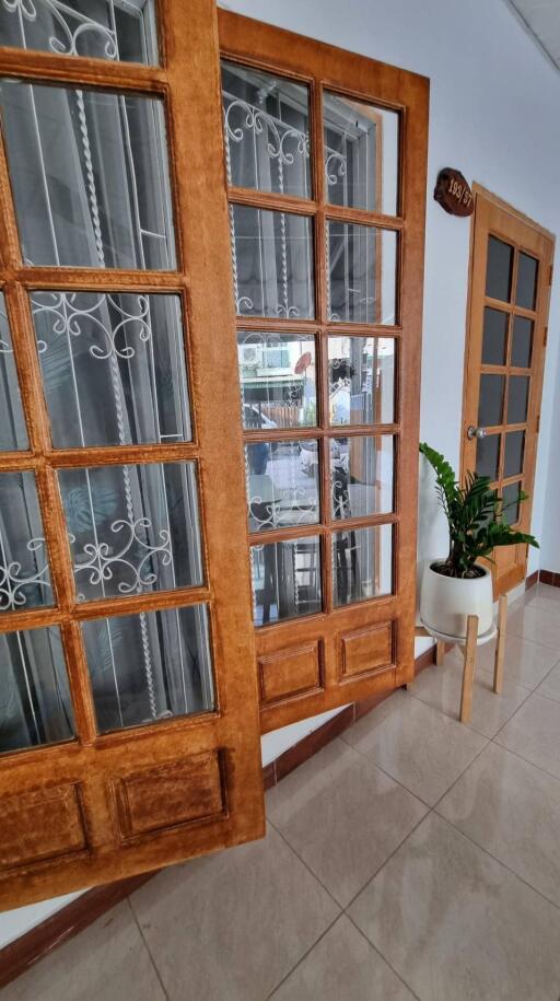 Townhouse for sale in the center of Pattaya. 2 bed 2 bath